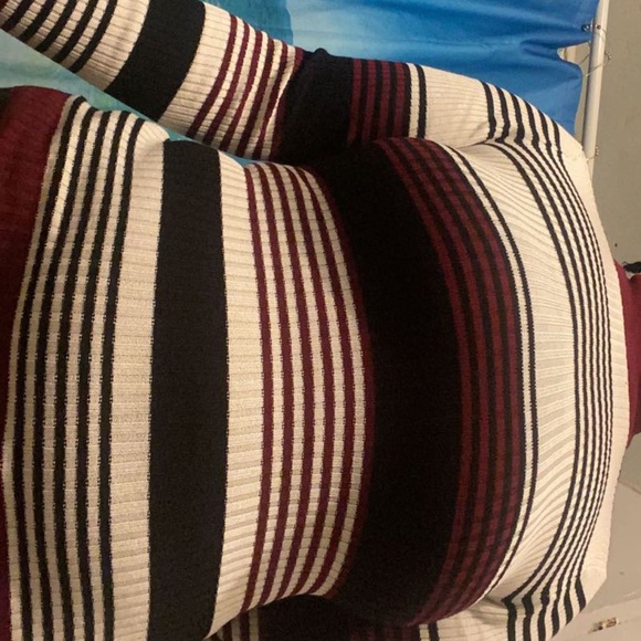 Maroon stripped sweater with turtle neck - Picture 4 of 4